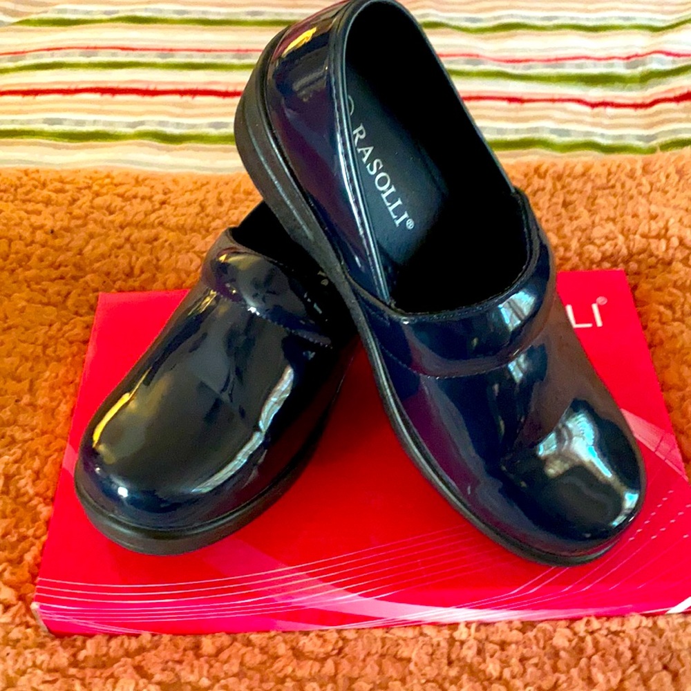 RASOLLI NURSING SHOES. SZ 9